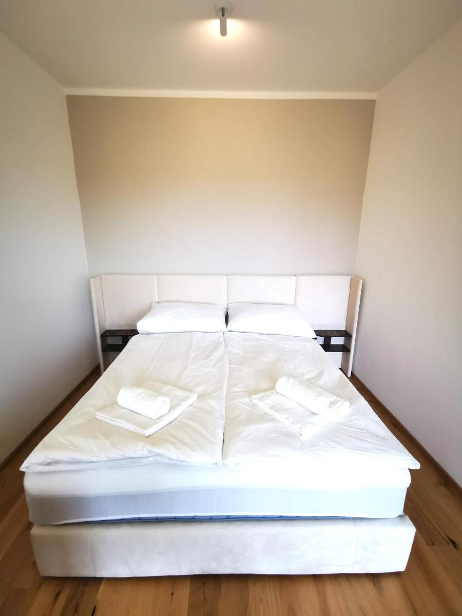 Image 5 of free private Parking, central location, Nuslesky Pivovar sunset balcony home,