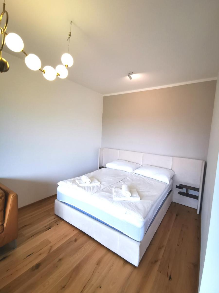 Image 4 of free private Parking, central location, Nuslesky Pivovar sunset balcony home,