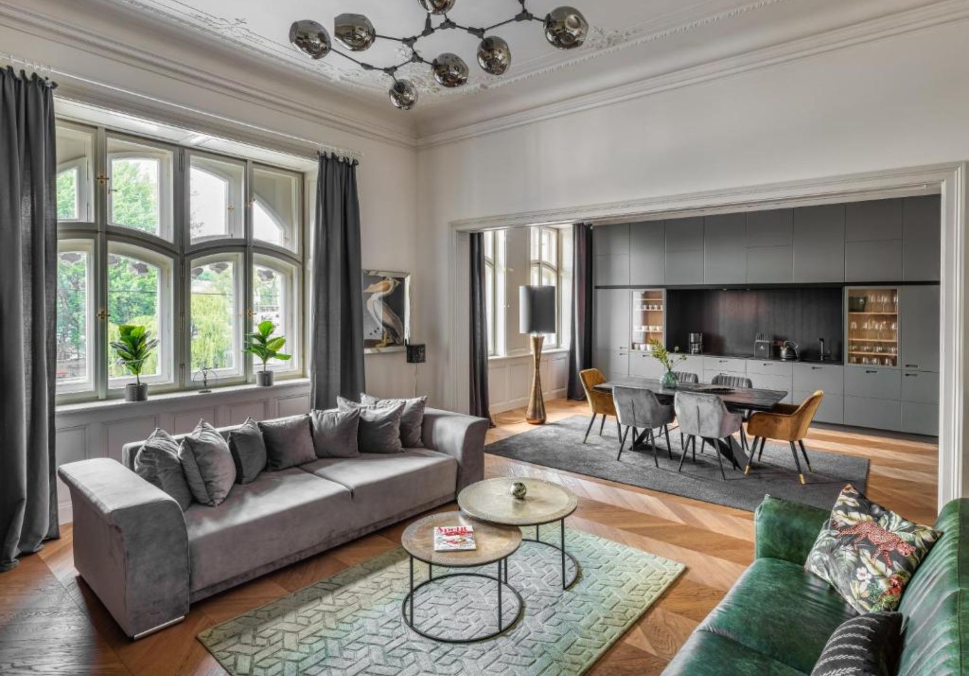 MN6 Luxury Suites by Adrez